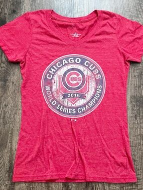 Fanatics Chicago Cubs Red Heathered V-Neck Short-Sleeve Tee Women’s Medium